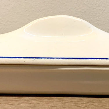 Kammenbak - ongemekrt - décor van blauwe bloemetjes met een blauwe lijn rond het deksel
