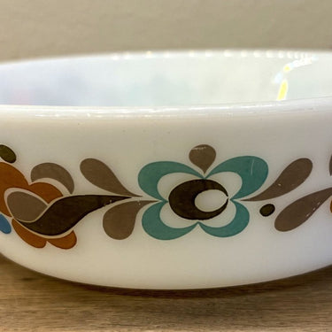 Schaaltje / Soepschaaltje / Soepkom - gemerkt JAJ England - wit melkglas met een décor van grijs-bruin-blauwe bloemen