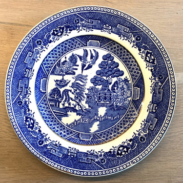 Dinner plate / Dining plate - large model - Victoria Pottery Fenton - decor WILLOW
