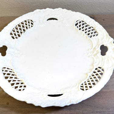 Bord / Schaal - ongemerkt - porselein/bone china/aardewerk ? - opengewerkte rand en reliëf