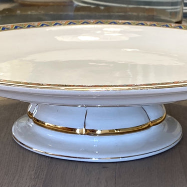 Schale auf niedrigem (geschlossenem) Fuß - Nimy - dekorativer Rand aus grün/blauem Zickzack mit orangefarbenen und weißen stilisierten Blumen