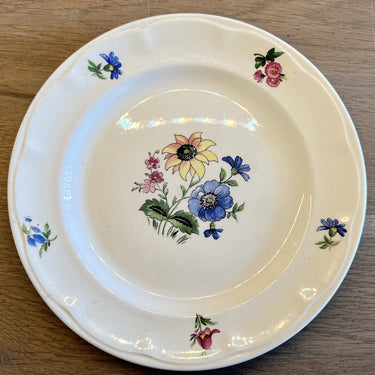 Breakfast plate / Dessert plate - Petrus Regout - decor with a yellow/purple flower