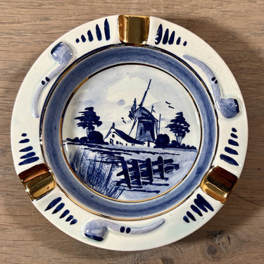 Aschenbecher - rundes Modell - handbemalt Delft Blau / Made in Holland - Dekor mit goldfarbenen Akzenten