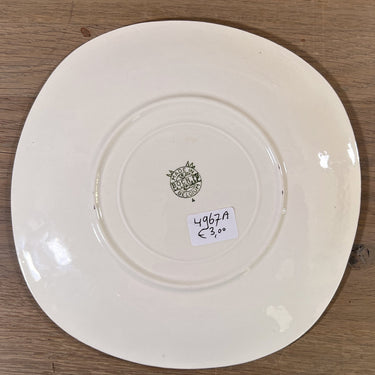 Frühstücksteller / Dessertteller - quadratischeres Modell - Boch - Dekor von 2 Löwen um ein Weinfass